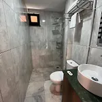 מלון New Garden Airport & Restaurant 3*