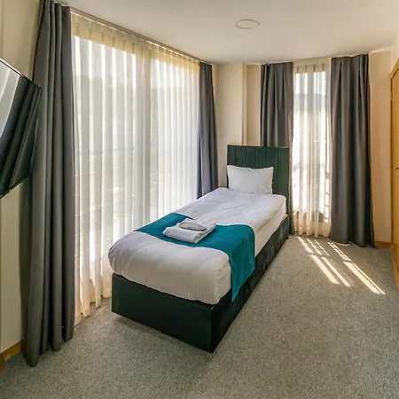 New Garden Airport & Restaurant Hotel 3*