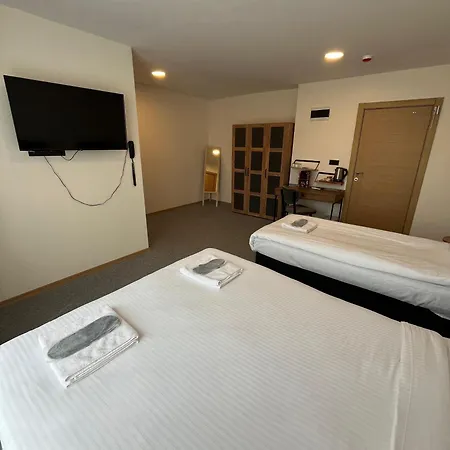 Hotel New Garden Airport 3*