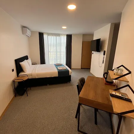 New Garden Airport & Restaurant 3*