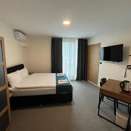 New Garden Airport & Restaurant Hotel 3*