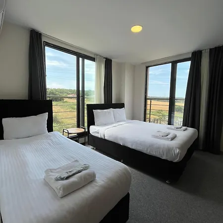 Hotel New Garden Airport