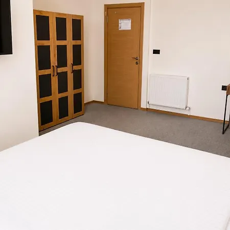 New Garden Airport & Restaurant Hotel 3*