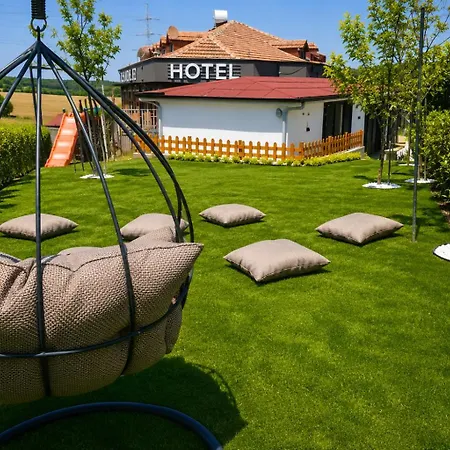 New Airport & Restaurant 3*